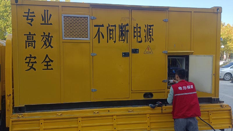灯塔柴油发电机组和UPS电源配合使用时，如何避免切换过程中的电力中断？